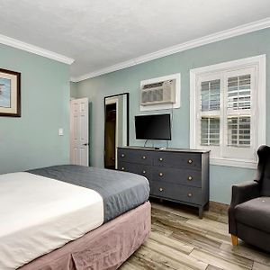 Two-Bedroom King Suite